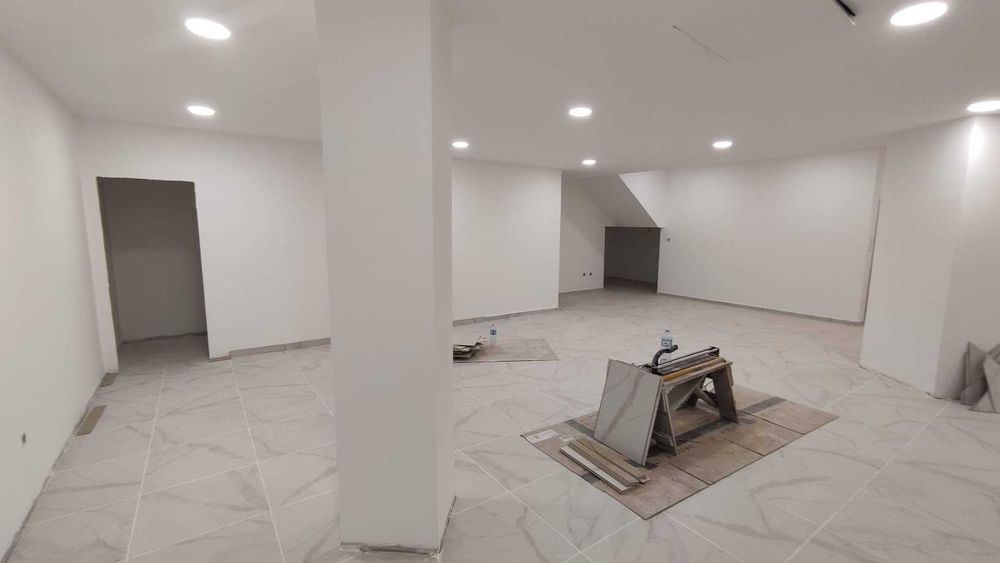 Espaço / Loja Comercial para arrendamento em Estrada da Circunvalação, Senhora da Hora - Matosinhos / Porto (Monte dos Burgos)