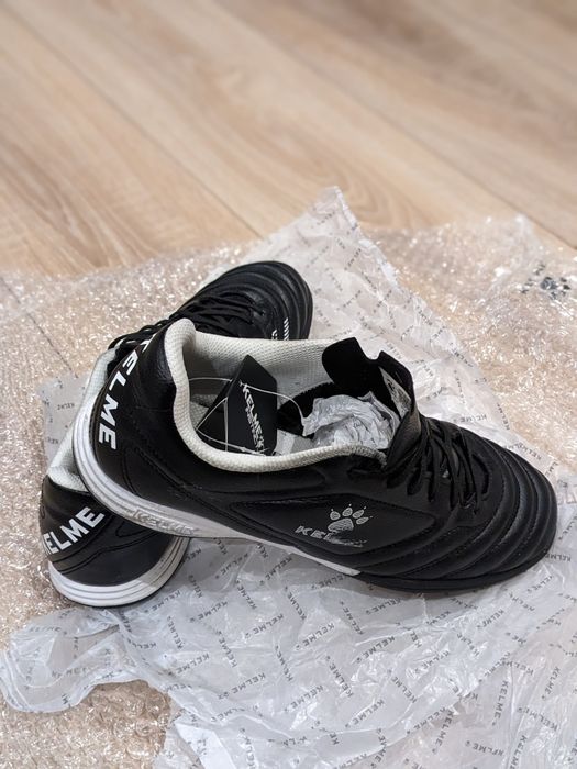 Kelme сороконожки кеди футзалки