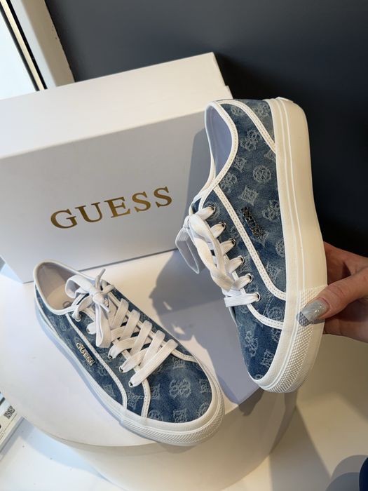 Кросівки Guess жіночі