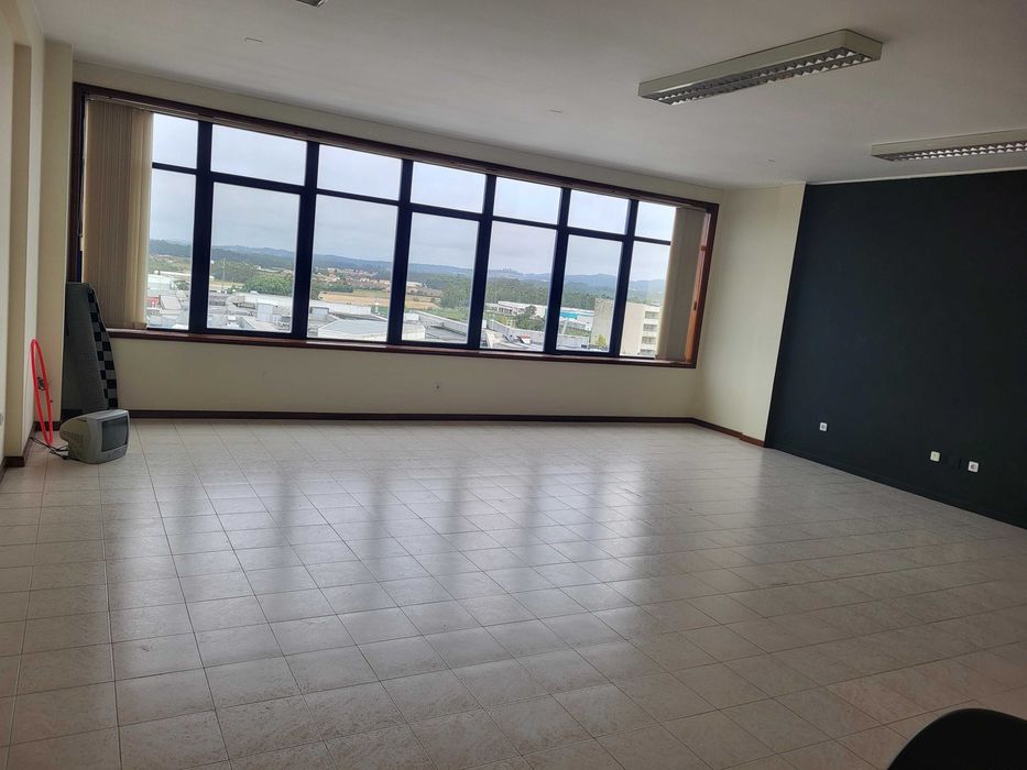 Escritório com 70 m2,  Guardeiras, Maia