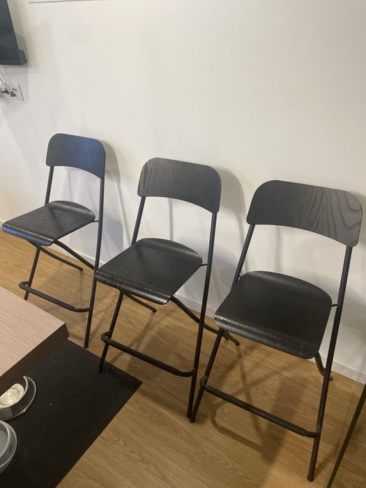 Cadeira alta c/ encosto Franklin IKEA, dobravel, 63cm preto como novo