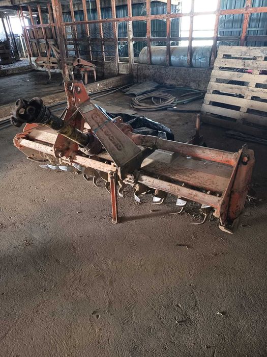 Vendo trator com alfaias agriculas
