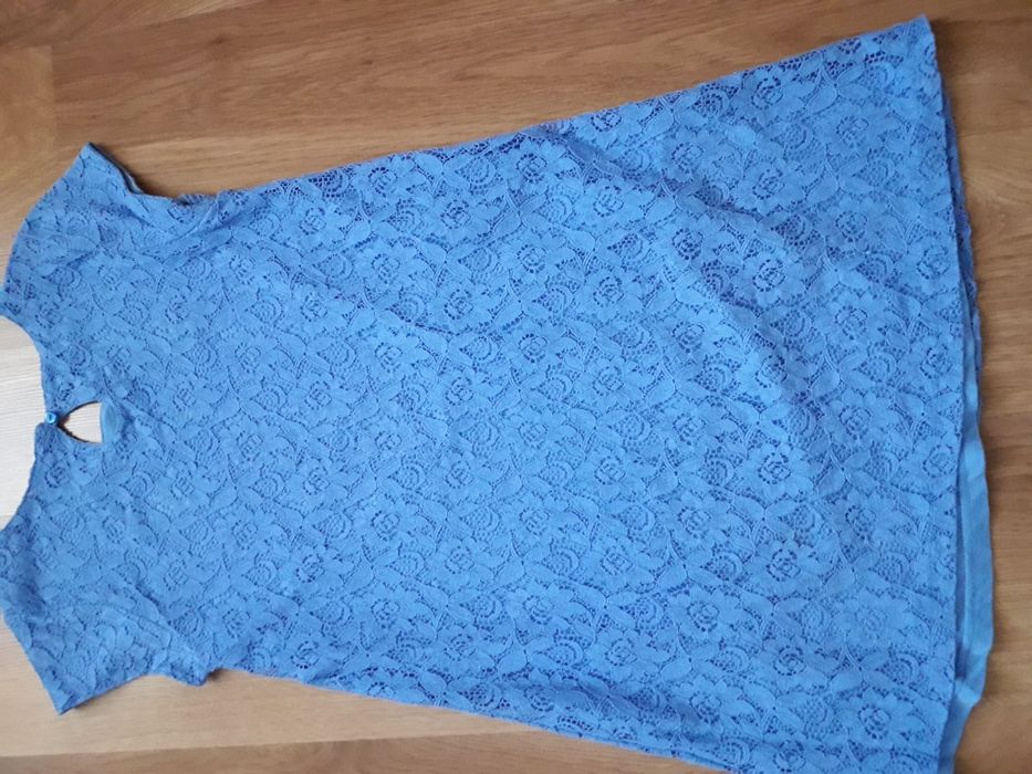 Niebieska sukienka z koronki, 11-12 lat