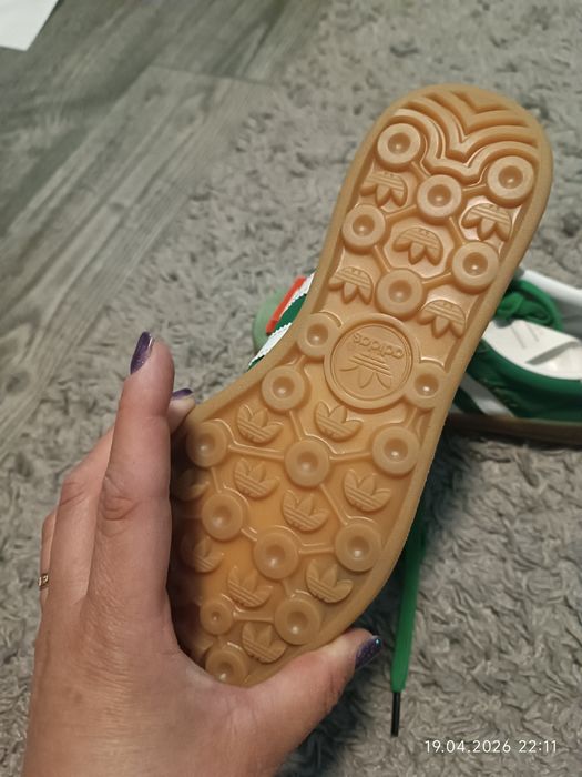 Продам новенькі кросівки adidas Gazelle