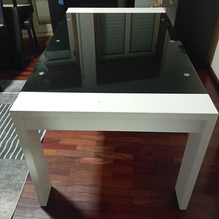 Mesa e 4 cadeiras