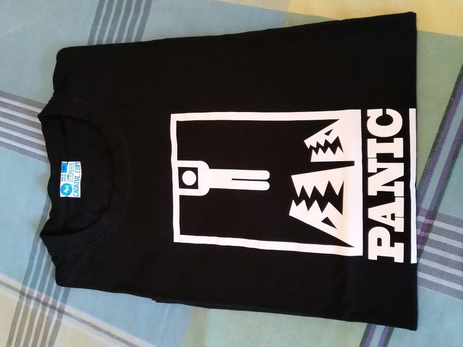 T-shirts da conhecida loja "CÃO AZUL", tamanho M, NOVAS!