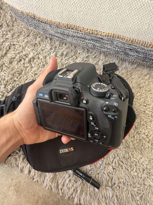 Canon EOS Rebel T3i (corpo) + Bolsa