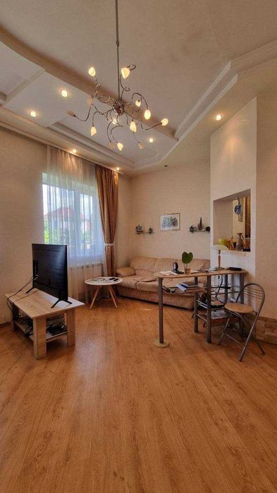 Продається стильний жилий будинок з меблями та технікою