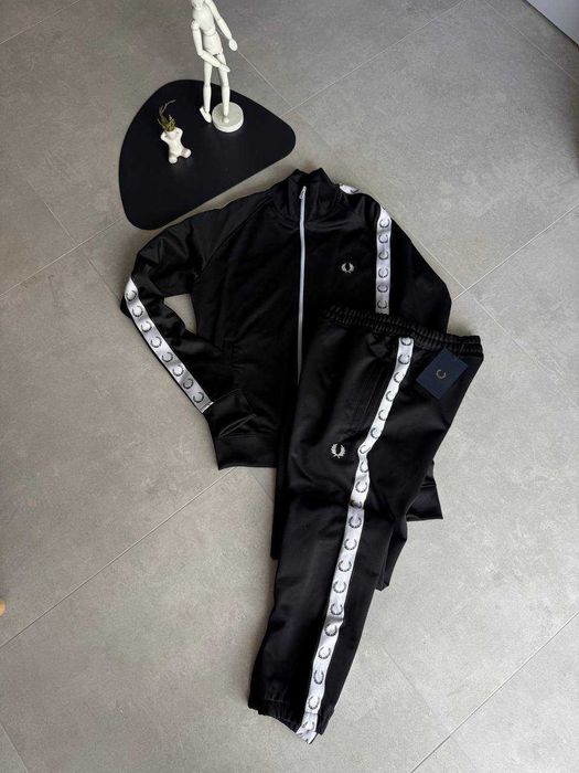 Czarny dres Fred Perry