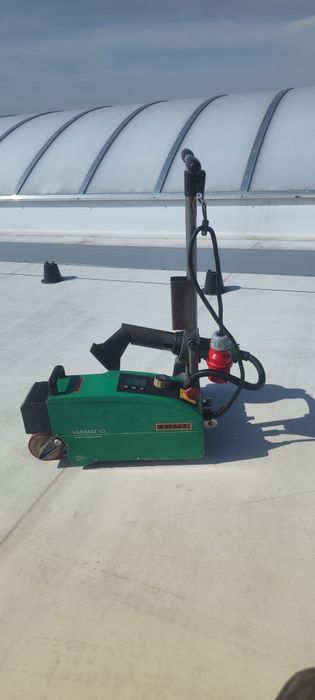 Автоматичний зварювальний апаратдля мембрани leister VARIMAT V2.