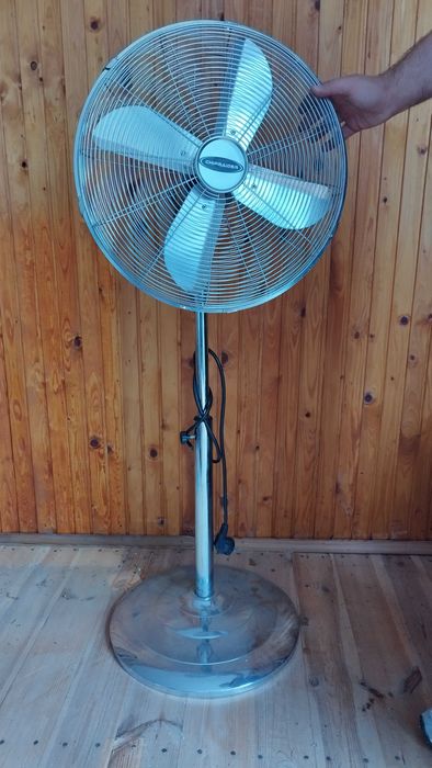 Wiatrak stojący używany do regulacji.