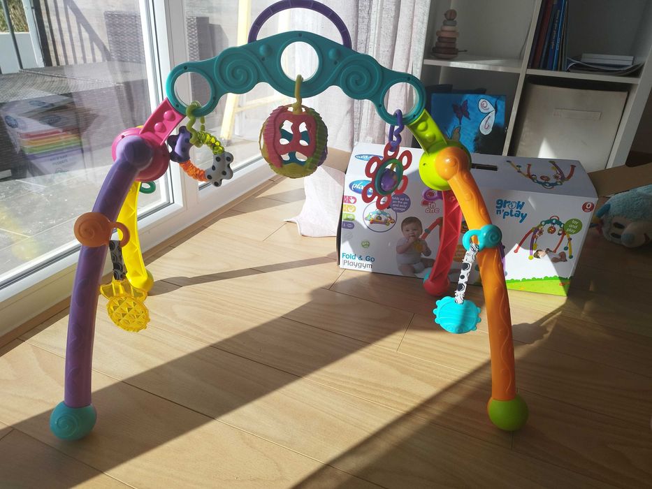 Ginásio para bebé novo na caixa