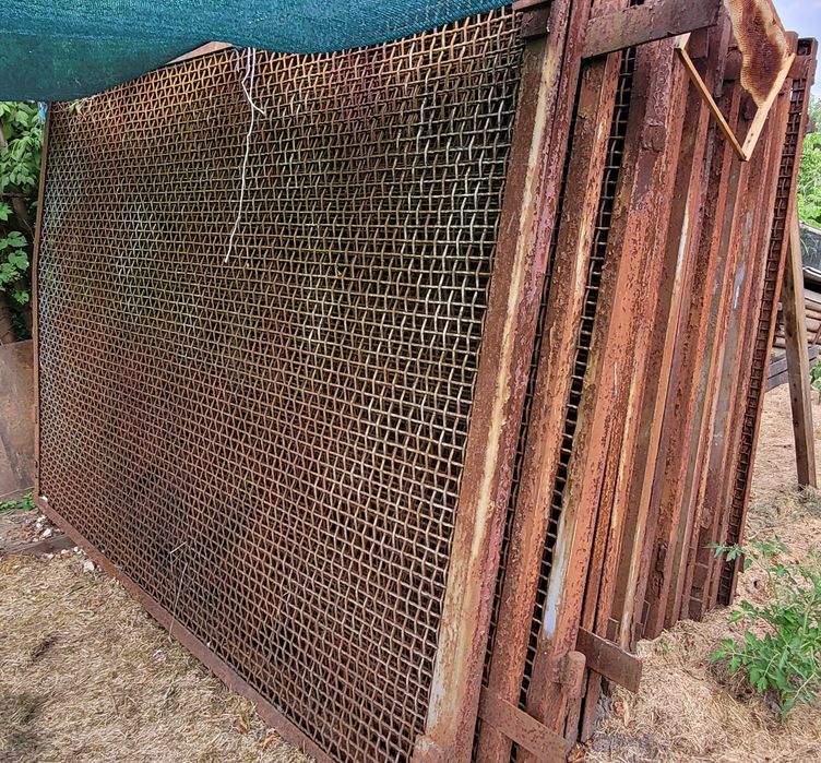 Секции забора из канилированной сетки