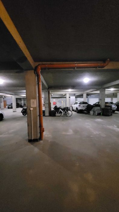 Wynajmę miejsce w hali garażowej