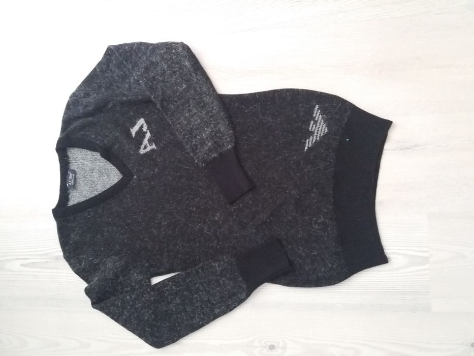AJ Armani sweter