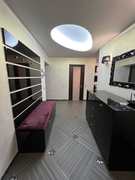 Без% Оренда 3-к. Пр-т Голосіївський, 27. 110м2. М. Деміївська