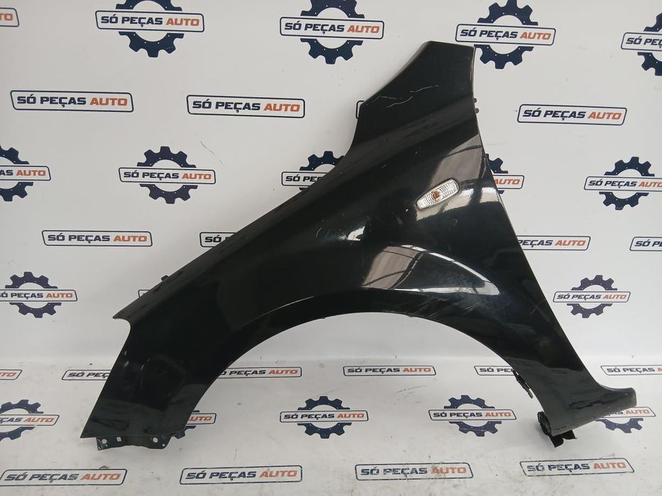 GUARDA LAMAS ESQUERDO PRETO KIA CEED 2 1.6CRDI ANO: 2010