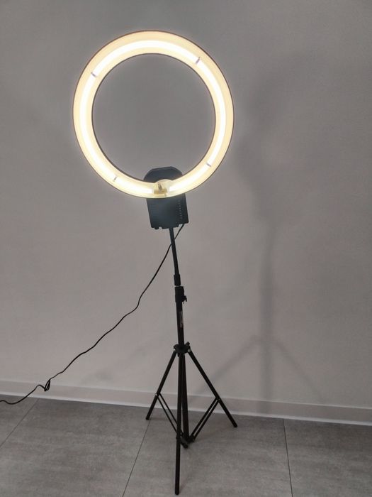 Lampa led stojąca