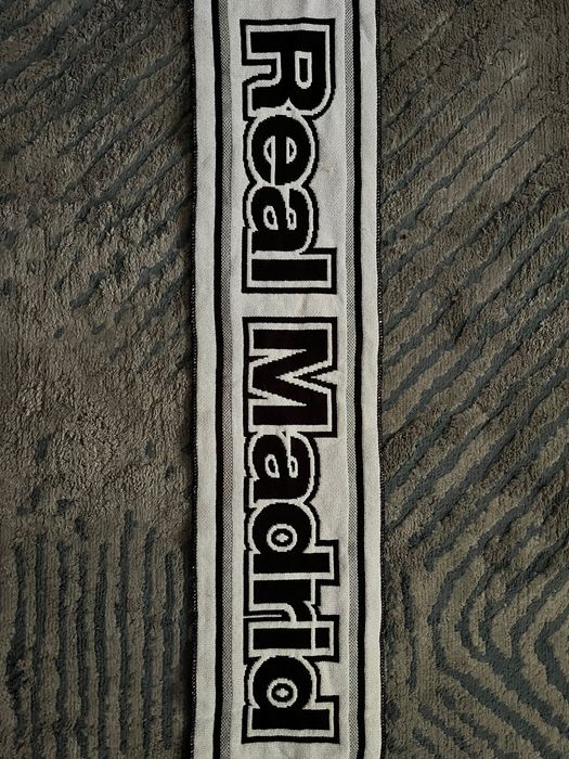 Szalik Oficjalny Real Madryt