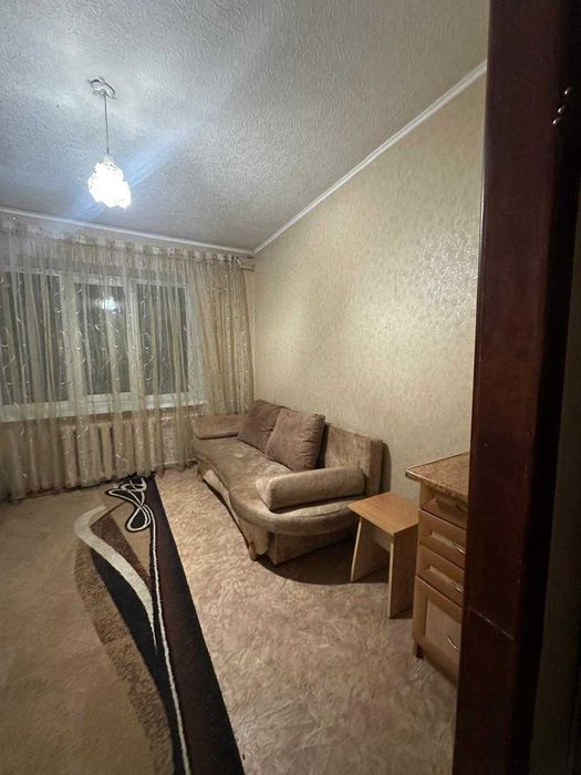 Продаж кімнати в комунальній квартирі в районі Червоного мосту