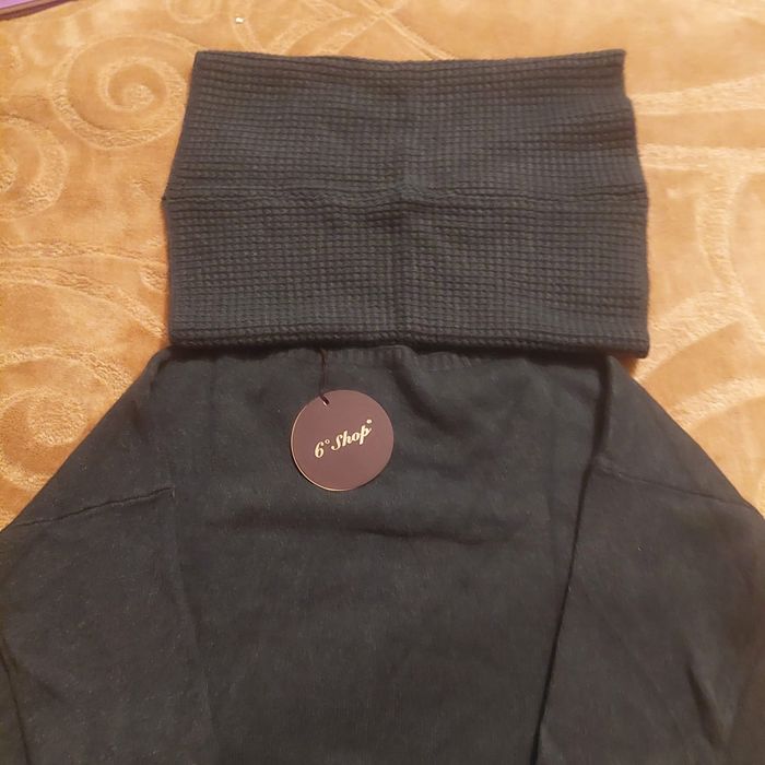 Camisola com gola NOVA..