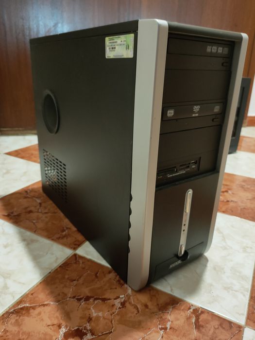 Computador torre antiga com placa grafica