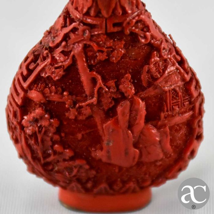 Frasco de Rapé (snuff bottle) laca Cinnabar e metal, 1ª metade séc. XX