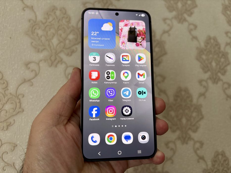 Samsung Galaxy S24. 8/128. Snapdragon 8 Gen 3.
