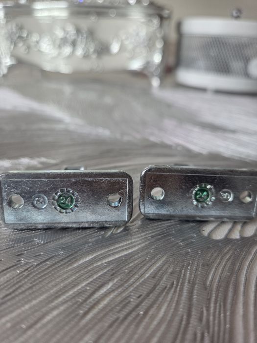 Zatrzask (hak, zaczep, uchwyt drzwi) pralki Electrolux Zanussi AEG