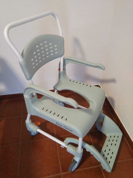 Cadeira de Banho e Sanitária Etac Clean