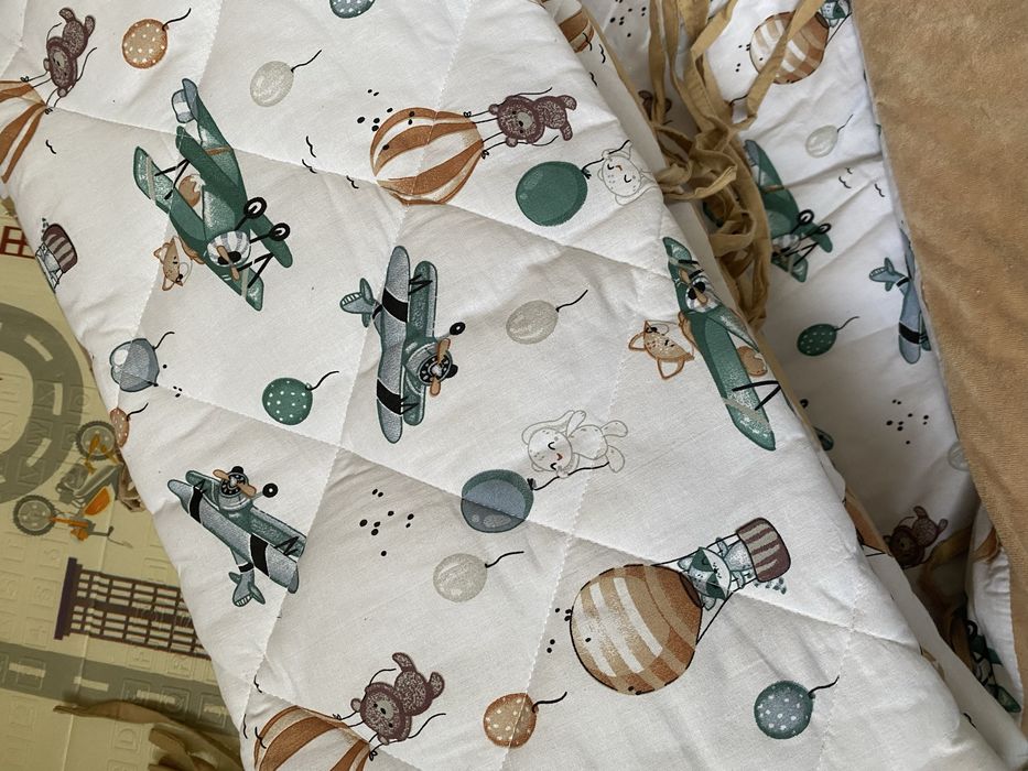 комплект бортики та ковдра в дитяче ліжечко