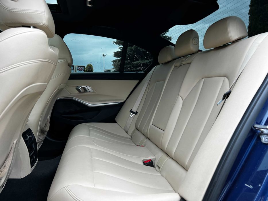 BMW 330 І 2019 року
