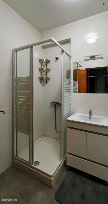 Quarto - localizado em  Coimbra