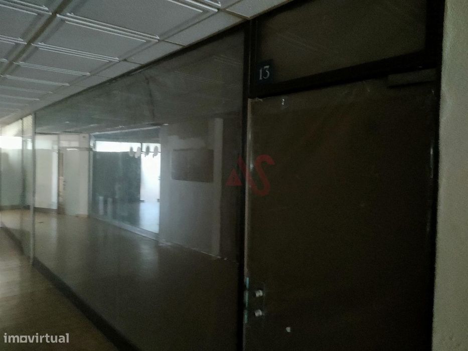 Loja de 31,30 m² no Edifício Varandas do Mar em Albufeira
