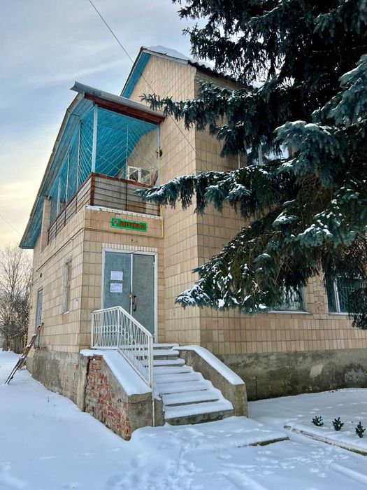 Продаж комерційного приміщення вільного призначення (смт.Березна)
