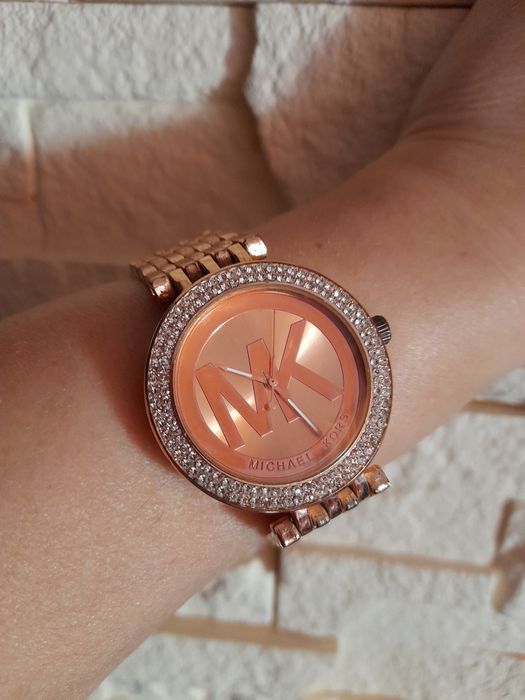 Elegancki damski zegarek  duża tarcza z cyrkoniami kolor złoty