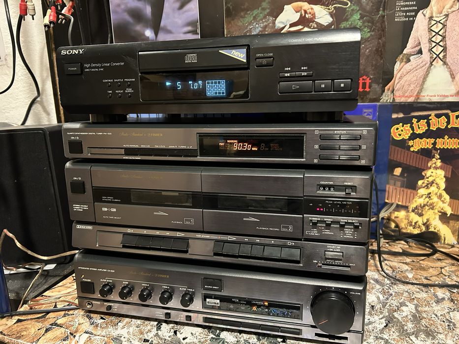 FISHER Studio-Standard музыкальный центр.