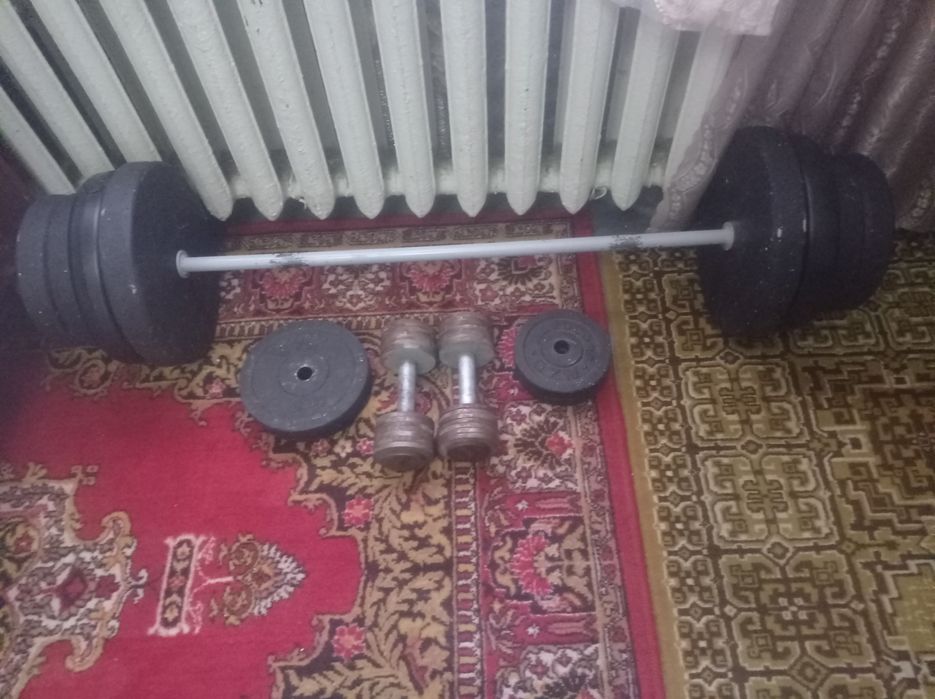 Продам штангу с гантелями