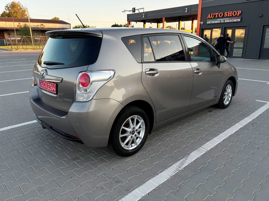 Toyota Verso 2014 року, 1.6 дизель 82 кВт, на гарній комплектації!
