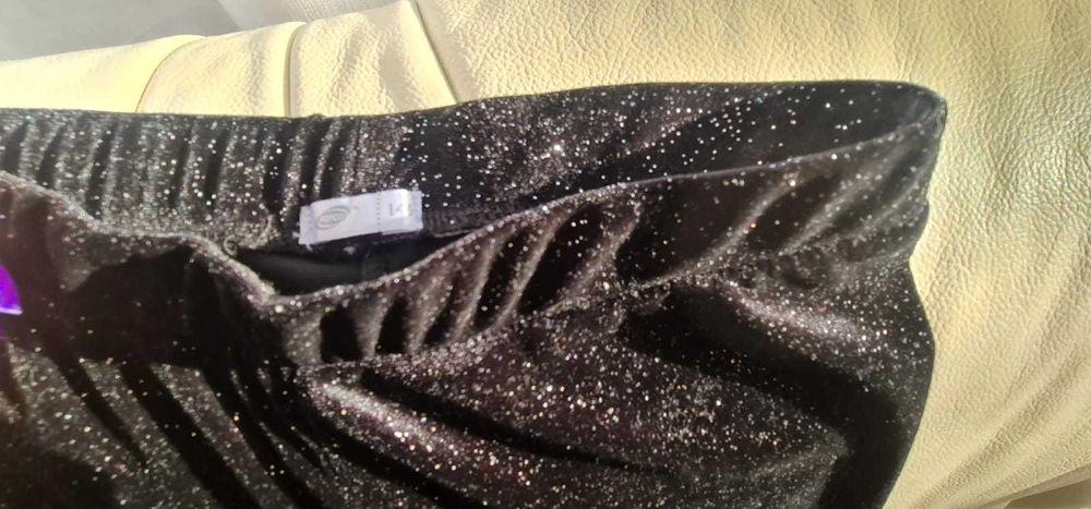 Leginsy z brokatem r. 140