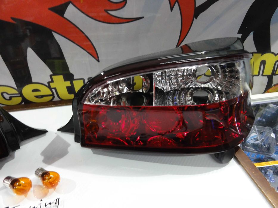 Farolins / farois traseiros para Citroen Saxo 96-03 vermelho cristal / red clear