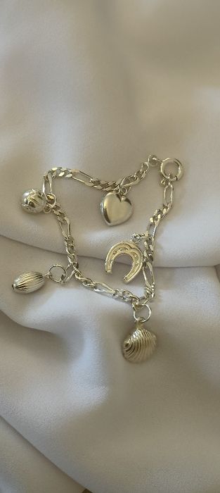 Pulseira com pingentes em prata