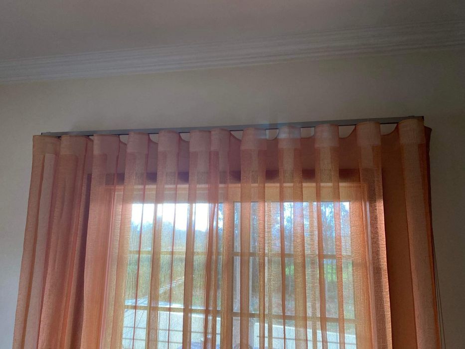 3 pares de ortinas em organza com a calha, como novas