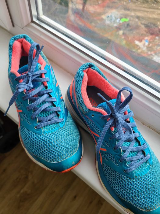 Asics кросівки жіночі