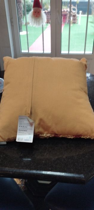 Almofadas em ráfia . Muito bonitas para decoração