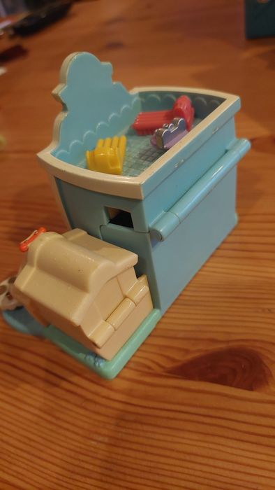 Polly Pocket Daisy's Boutique 1996 with original Minnie