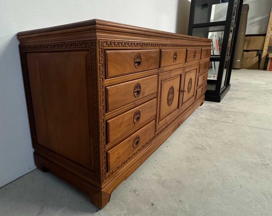 Móvel de madeira maciça - trabalhado estilo oriental