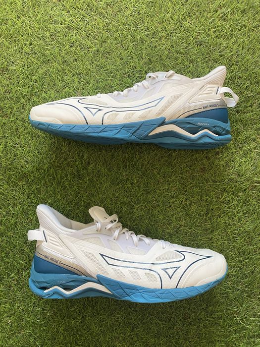 Волейбольні кросівки mizuno