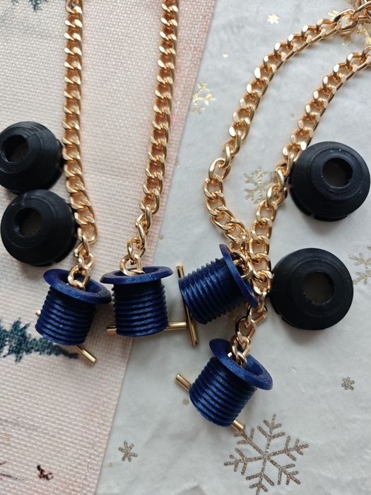 Granatowe uchwyty do obag