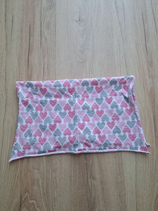 Chusta chustka niemowlęca serduszka różowa 44 x 37 cm wiosna jesień